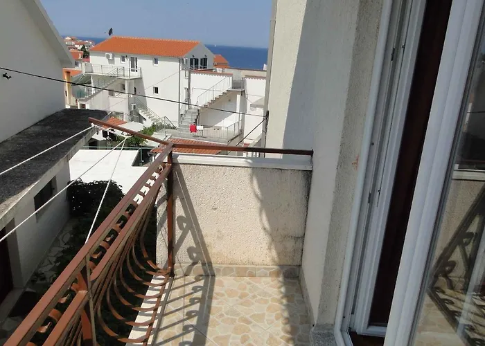 In - Sibenik Riviera 35910 * Primosten